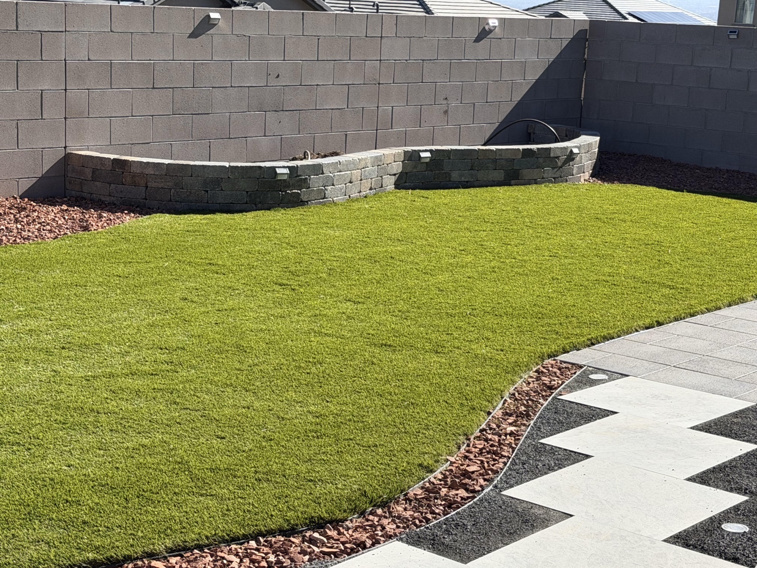 Proyecto de paisajismo terminado por Perfection Landscaping & Design, foto 30